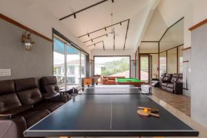 StayVistas Casa Bella - Sea-View Villa with Infinity Pool, Jacuzzi, Games, Entertainment, and Spa Room