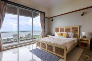 StayVistas Casa Bella - Sea-View Villa with Infinity Pool, Jacuzzi, Games, Entertainment, and Spa Room