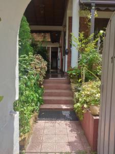 Roches Cozy Corner R-2 Ground Level