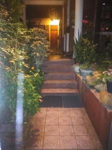 Roches Cozy Corner R-2 Ground Level