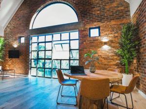 Tranquil Loft Design and Underground Parking