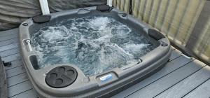 Hot Tub Lodge Cornwall - Meadow Lakes Holiday Park