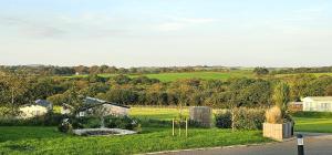 Hot Tub Lodge Cornwall - Meadow Lakes Holiday Park