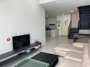 The Floorspace DeLoft Emporium Duplex Apartment - Kampong Tabuan