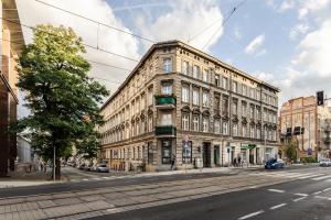 Functional and Comfortable Very Berry Studios in Poznań by Noclegi Renters