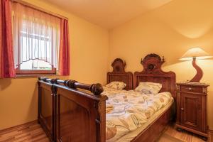 Vineyard Cottage Pyramid - Happy Rentals