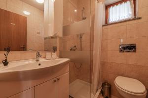 Vineyard Cottage Pyramid - Happy Rentals