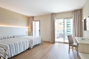 Superior Double Room (2 Adults + 2 Children) room in Hotel Best Sabinal