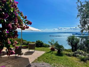 Neu- Villa Ventinove zauberhaft renovierte Landhausvilla mit traumhaftem 180-Seeblick und Park