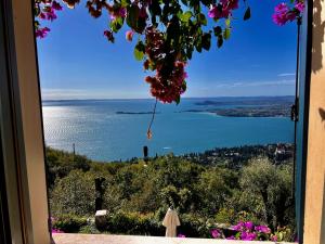 Neu- Villa Ventinove zauberhaft renovierte Landhausvilla mit traumhaftem 180-Seeblick und Park