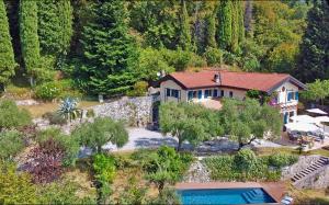 Neu- Villa Ventinove zauberhaft renovierte Landhausvilla mit traumhaftem 180-Seeblick und Park