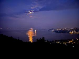 Neu- Villa Ventinove zauberhaft renovierte Landhausvilla mit traumhaftem 180-Seeblick und Park