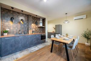 Three Lilies Apartments