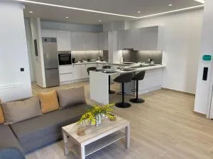 Brand New Garden Apartment - Amaroúsion