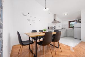 Apartment Gracia with private parking and free internet