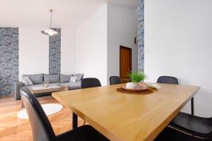 Apartment Gracia with private parking and free internet