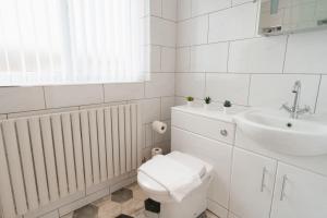Prenton House, 3BR Close to Liverpool