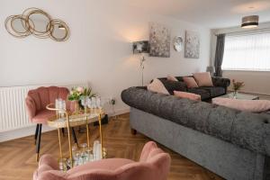 Prenton House, 3BR Close to Liverpool