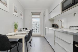 Bright Apartment Zakladowa by Renters