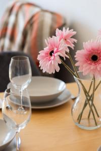 Sunny City Centre Apartment by Noclegi Renters