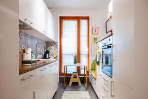 Colorful Getaway right next to NDK by Flat Mаnager