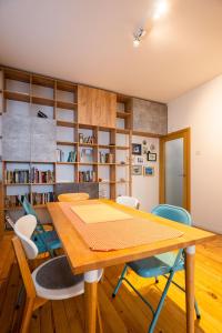 Colorful Getaway right next to NDK by Flat Mаnager