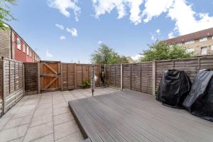 Quiet & Spacious 2BR Flat wGarden near Edmonton