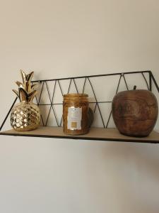 Studio dans maisonnette en pierre