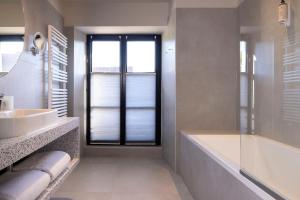 Hotels Hotel Le Colombier : photos des chambres