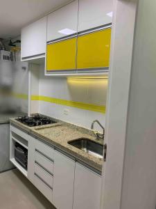 Lindo Apto Guarujá 50m da Praia das Pitangueiras