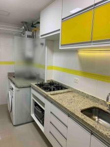 Lindo Apto Guarujá 50m da Praia das Pitangueiras