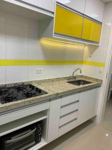 Lindo Apto Guarujá 50m da Praia das Pitangueiras