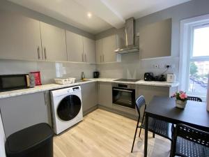 Holloway Suites - Next To Emirates Stadium - Private Bathroom - Shared Kitchen