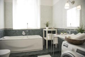 Apartment with Terrace room in Villa Dante - byMyHomeinComo