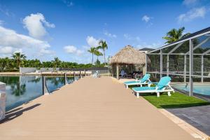 Super Snapper lux wHeated Pool, Tiki, Dock, Lanai