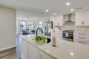 Waterfront Hot Springs Home with Dock and Porch!