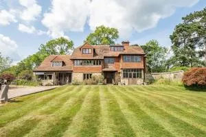 Amazing Arts & Crafts House - Hawkhurst