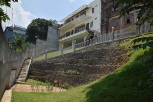 Nhà 3 Phòng Ngủ (Three-Bedroom House)