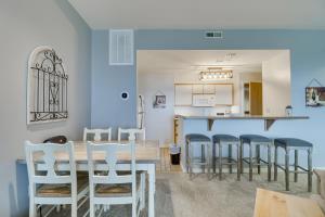 All-Season Fun! Wintergreen Resort Condo with Views