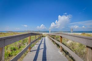 Pool, Beach Access: Waterfront Treasure Island Gem