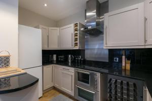 The Notting Hill Residence - 2 BR Apartment Close to Hyde Park