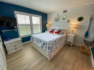 Deluxe Two-Bedroom Apartment with Waterview room in Resort Harbour Properties - Fort Myers / Sanibel Gateway