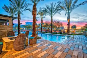 Modern Town Lake Waterfront CozySuites Paradise 07