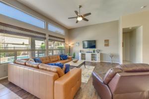 Relax Poolside in Mesa Family Home 12 Mi to Dtwn