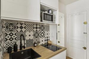 Small comfortable studio near Eiffel Tower