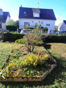 Maisons de vacances Spacieuse maison avec jardin proche Beauval : Maison 3 Chambres