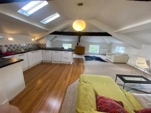 Royal Oak Apartment 1