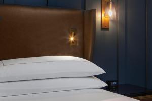 Standard King - Accessible room in Hilton Boston Downtown/Faneuil Hall