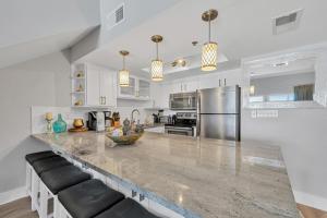 Crystal Sands Condos Free Beach Rentals Mar-Oct