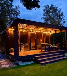 A tiny house with a garden and a hot tube - Lyubiya A tiny house with a garden and a hot tube - Lyubiya